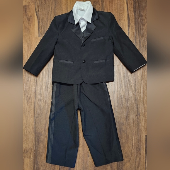 Little Boys Sz 4 Four Piece Toddler Tuxedo by Peanut Butter...